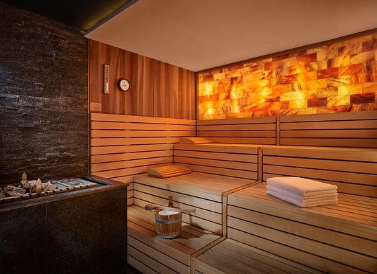 Wellness te koop in Maastricht, Limburg — Hotel - Wellness inclusief onroerend goed € 9.2 Miljoen k.k.