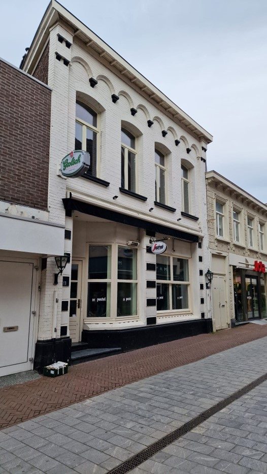 Café ter overname in Weert, Limburg — Karakteristiek pand centrum Weert.