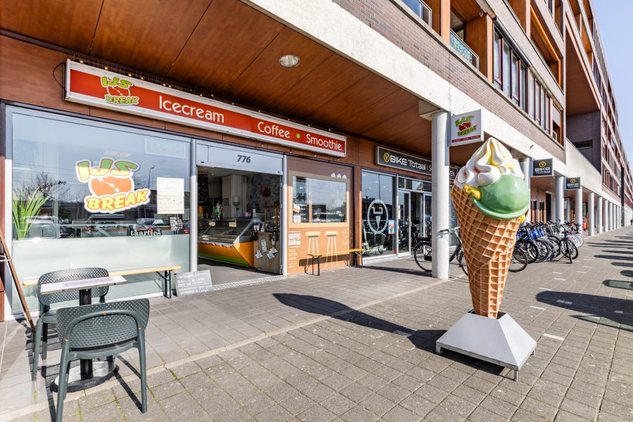 IJssalon te huur in Amsterdam, Noord-Holland — IN PRIJS VERLAAGD: compleet ingerichte productieruimte met sfeervolle ijssalon