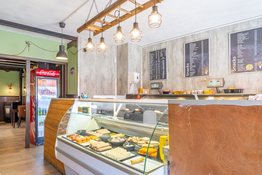 Horeca- onroerendgoed te koop in Thorn, Limburg — Cafetaia + woning Thorn (LI) €395.000,-