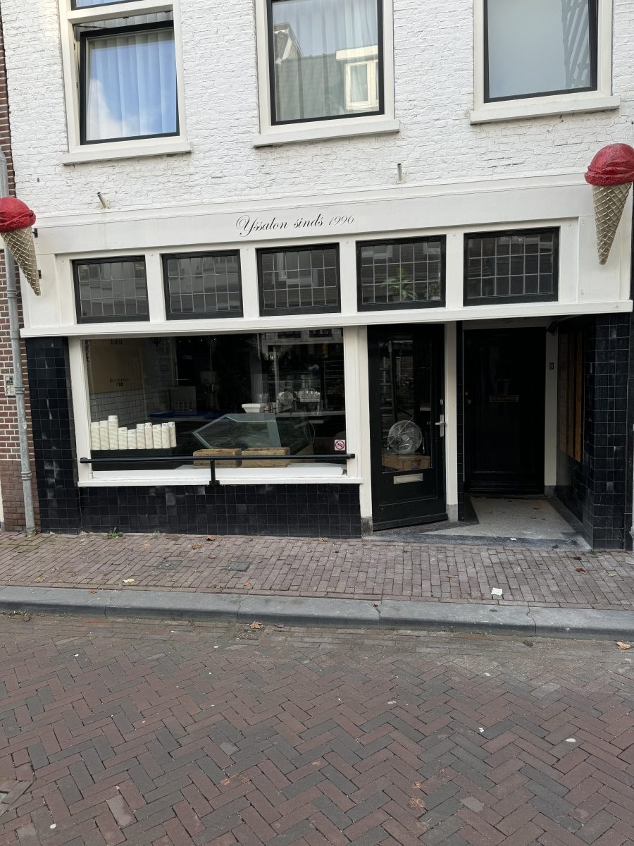 IJssalon ter overname in Haarlem, Noord-Holland — Te koop: Instapklare IJssalon op A-locatie in Haarlem, lage lasten