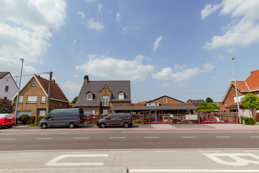 mogelijk als: restaurant of brasserie of lunchroom te koop in Zedelgem, Vlaanderen — Brugsestraat 223, 8210 Zedelgem