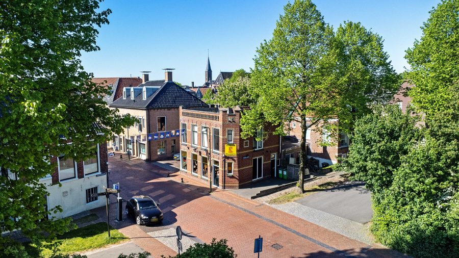 Shoarma/Grillroom te koop in Dokkum, Friesland — Shoarmazaak met bovenwoning op toplocatie in Dokkum