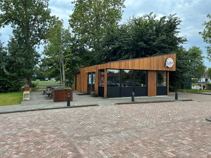 Cafetaria-snackbar te koop in Jistrum, Friesland — Jistrum: Cafetaria de Jister