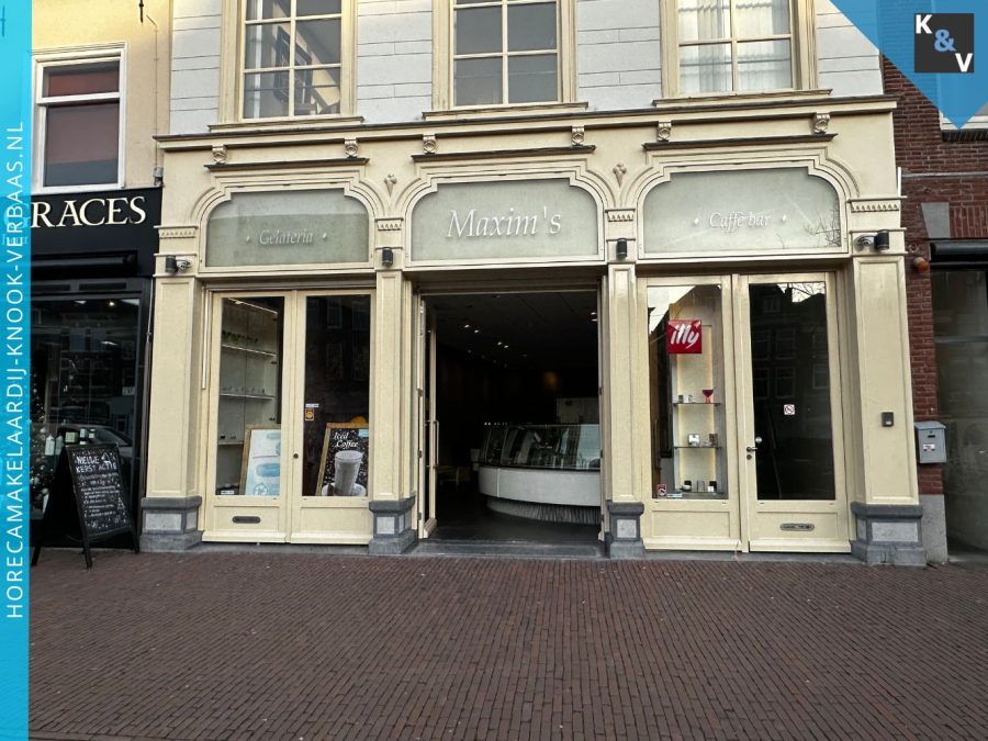 IJssalon ter overname in Leiden, Zuid-Holland