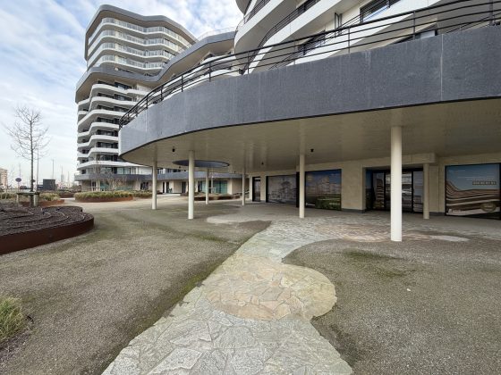 Overige te koop in Oostende, West-Vlaanderen — Handelsgelijkvloers 130m²