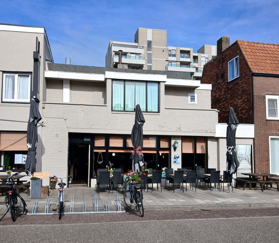 Overige ter overname in Breskens, Zeeland — Horecaobject inclusief woning te koop in Breskens.