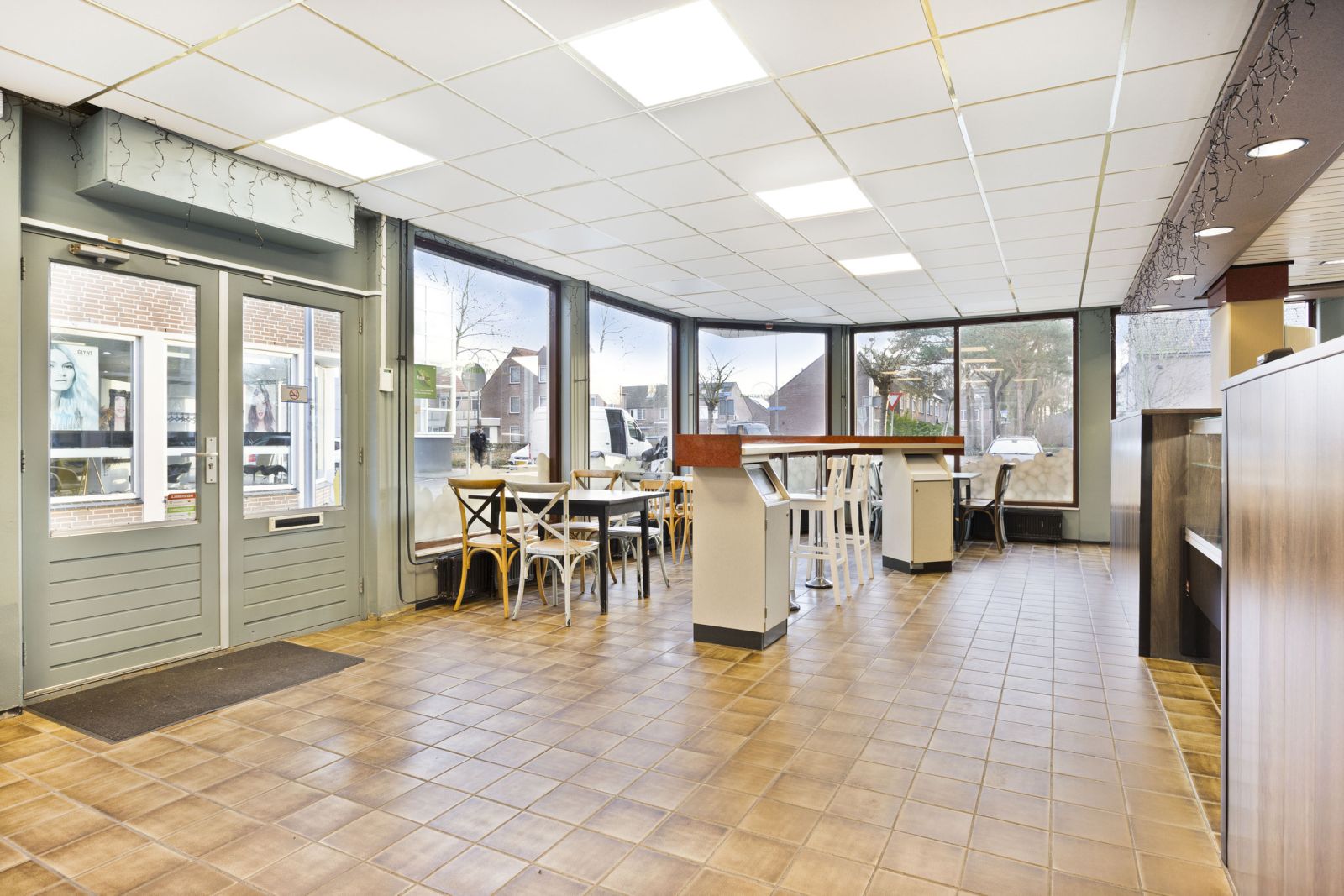Foto 3 van 8: Cafetaria-snackbar te huur in Helmond, Noord-Brabant — HELMONDS FRIETHUYS TE HELMOND