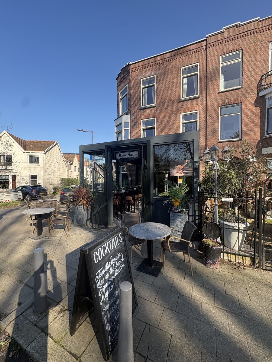 Eetcafé ter overname in Rotterdam, Zuid-Holland — Eetcafé ’t Halve Maatje met het zon terras