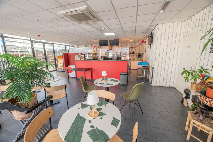 Restaurant ter overname in Capelle aan den IJssel, Zuid-Holland — Surinaamse warung winkelcentrum Picassopas