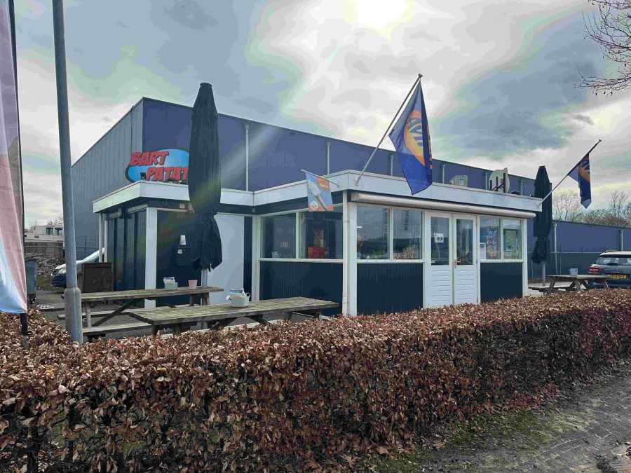 Cafetaria-snackbar te huur in Hoogeveen, Drenthe — Goed renderende cafetaria “Bart Patat” te Hoogevee