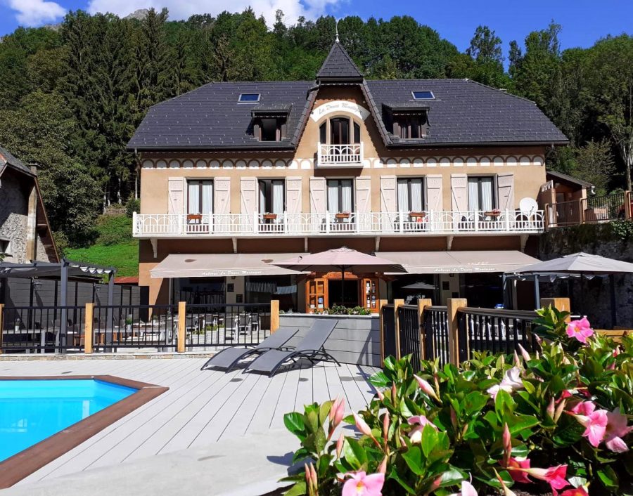 Restaurant in pacht in Auvergne-Rhône-Alpes — Restaurant te pacht van een hotel in Frankrijk