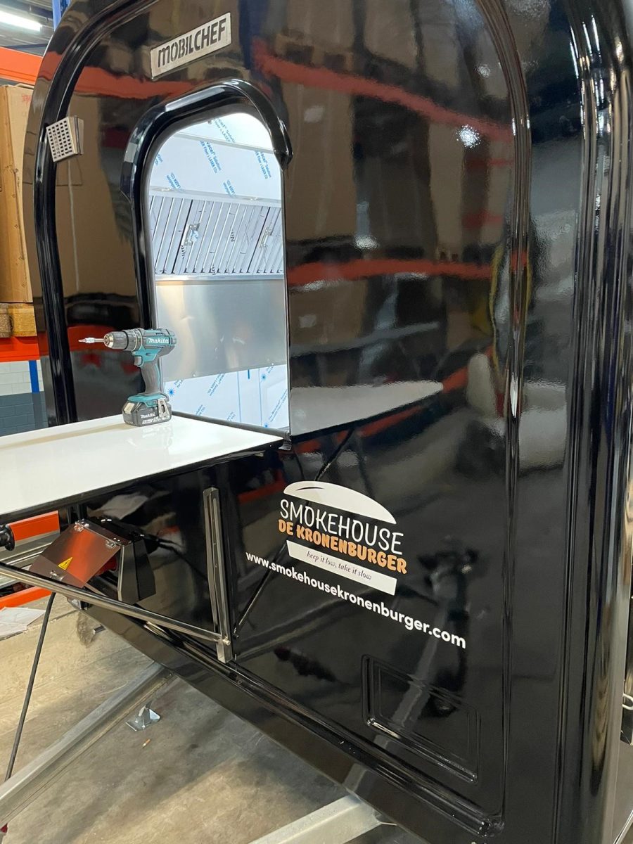 Foodtruck in pacht in Gelderland — Nieuwe Luxe Mobiele Snackcar volledig ingericht.