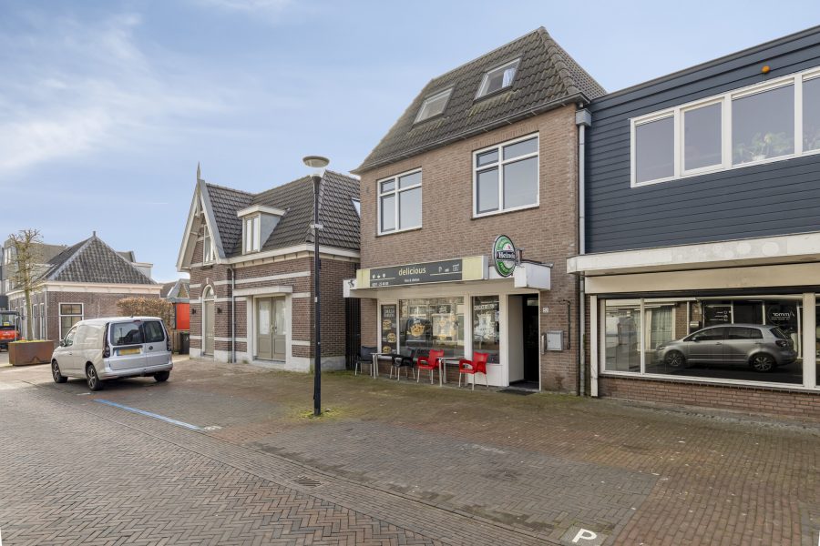 Cafetaria-snackbar ter overname in Wilnis, Utrecht — Sfeervolle horecazaak met terras in dorpscentrum
