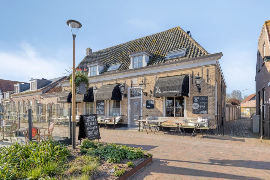 Hotel te koop in Renesse, Zeeland — ***Hotel met terras in centrum Renesse