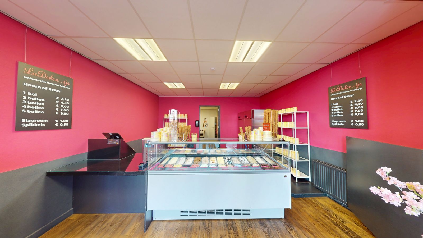 Foto 2 van 10: IJssalon ter overname in Zwolle, Overijssel — Zwolle | ijssalon La Dolce