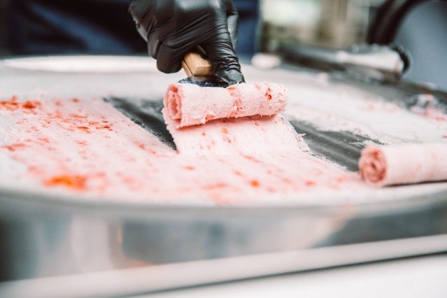 Foodtruck ter overname in Uddel, Gelderland — Rolled Ice Cream mobiel concept €4.000,--