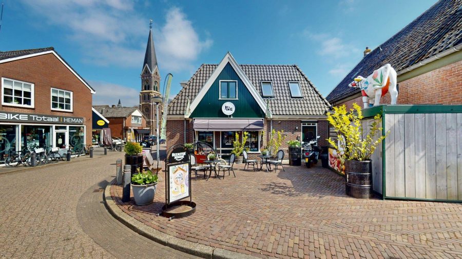 Delicatessenwinkels ter overname in Warmenhuizen, Noord-Holland — Delicatessenwinkel met broodjesbar in de dorpskern