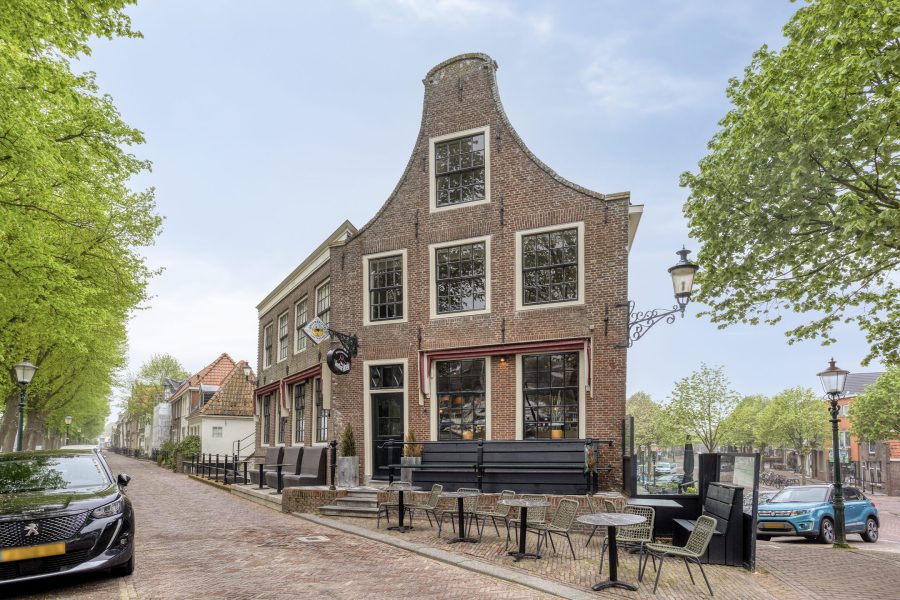 Eetcafé ter overname in Medemblik, Noord-Holland — VMH5-3036 Eetcafé met ruim terras aan de haven