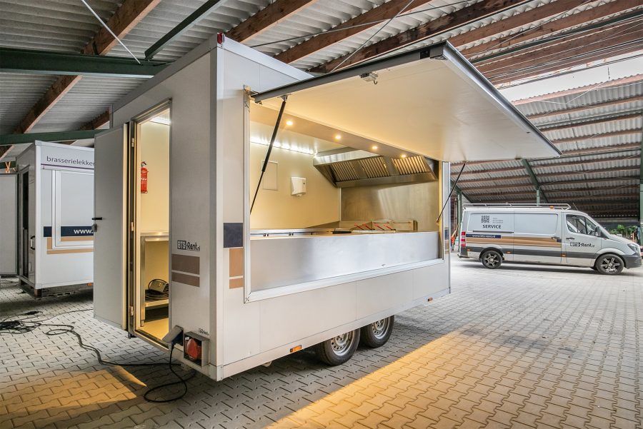 Foodtruck ter overname in Horst, Limburg — Foodtrucks-Catering Horst vraagprijs € 690.000,-