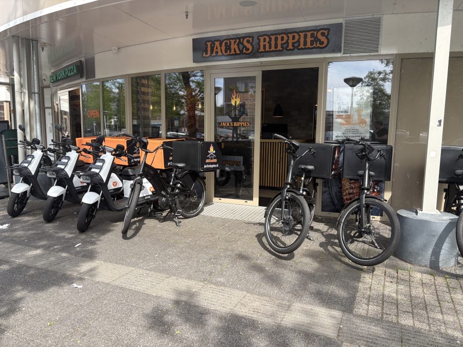 Afhaalrestaurant ter overname in Gouda, Zuid-Holland — Unieke kans: neem draaiende Jack’s Rippies over