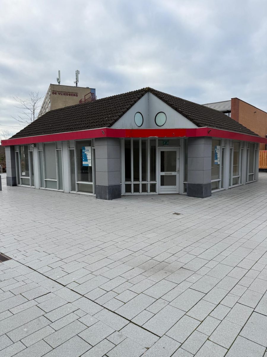 Horeca- onroerendgoed te koop in Hellevoetsluis, Zuid-Holland — Te koop of te huur: Winkelpand