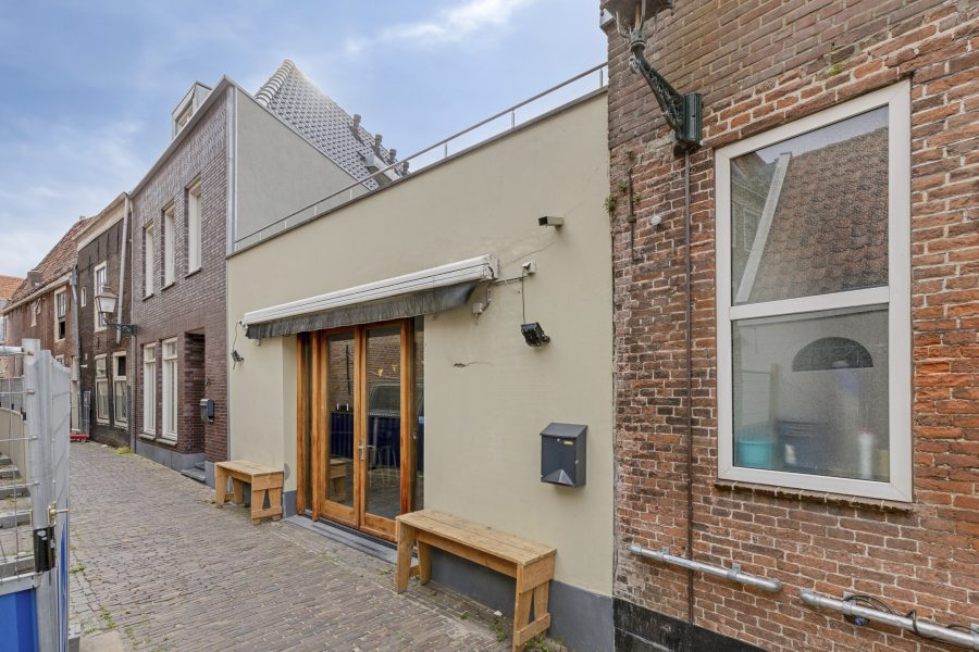 Café-bar-zaal ter overname in Hoorn, Noord-Holland — VMH5-3042 Sfeervol (feest)café Proosten in Hoorn