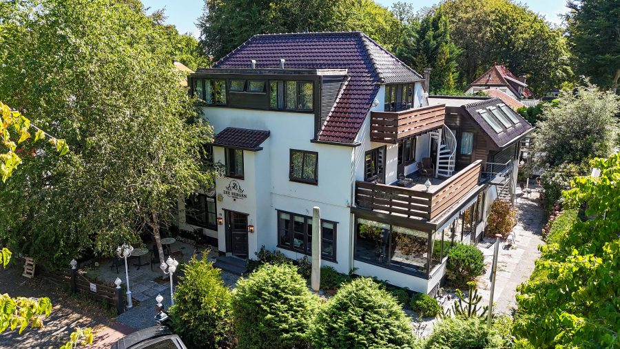 Horeca beleggingspanden te koop in Bergen, Noord-Holland — Beleggingspand in Bergen! (verhuurd als hotel-rest