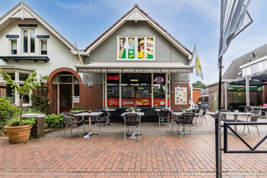 Cafetaria-snackbar te koop in Zuidlaren, Drenthe — Karakteristiek pand en moderne cafetaria