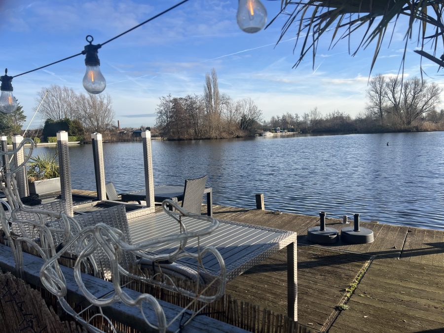 Restaurant ter overname in Aalsmeerderbrug, Noord-Holland — TE KOOP Pand en Brasserie op unieke waterlocatie i