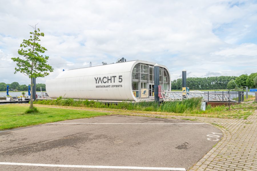 Restaurant ter overname in Roermond, Limburg — Drijvende Horeca locatie Yacht 5 Roermond