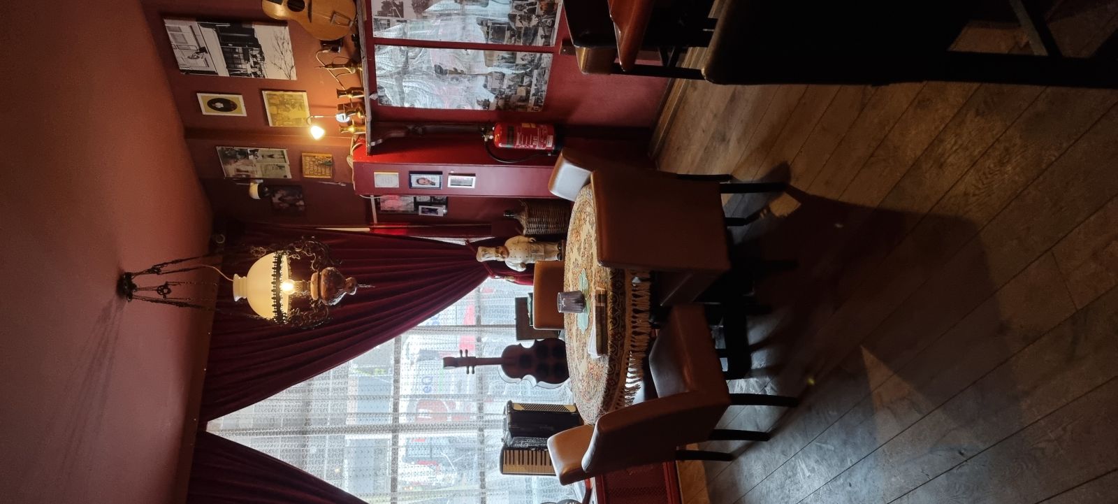 Foto 2 van 4: Café ter overname in Friesland — Ter overname instapbaar bruin cafe