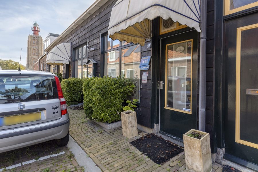 Hotel te koop in Westkapelle, Zeeland — Hotel met 10 kamers én woning te koop in Westkapel