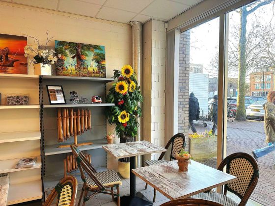 Toko ter overname in Noord-Holland — Indonesische Toko Hoofddorp – druk winkelcentrum