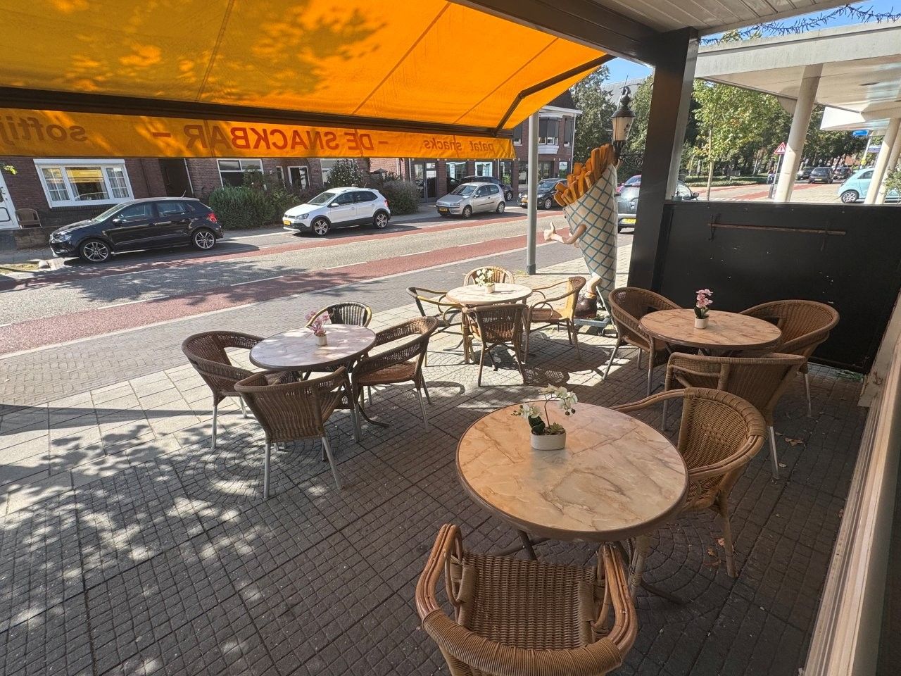 Foto 3 van 6: Cafetaria-snackbar ter overname in Overdinkel, Overijssel — Goedlopende cafetaria | Afhaal en bezorging