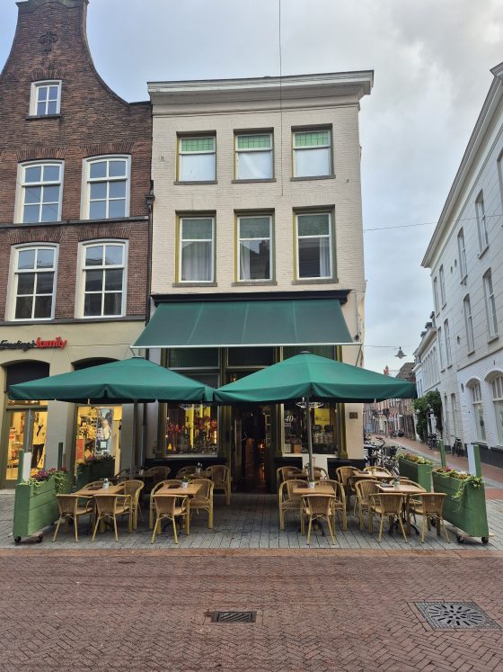Brood/banketbakkerij ter overname in 's-Hertogenbosch, Noord-Brabant — Ter overname winkel/lunchroom/horeca Den Bosch